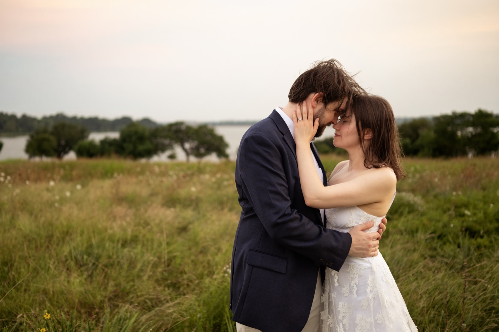 Couple embracing at golden hour by a Dallas lake